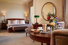 Macdonald Old England Hotel & Spa