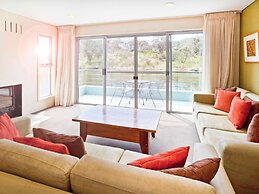 Novotel Lake Crackenback Resort & Spa