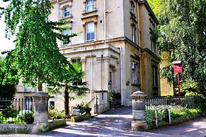 Victoria Square Hotel