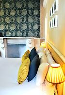 Victoria Square Hotel