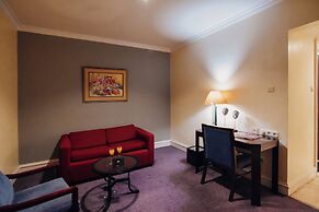 Surabaya Suites Hotel Powered by Archipelago