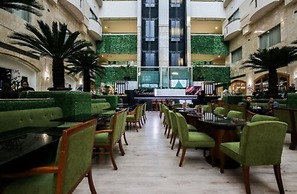 Surabaya Suites Hotel Powered by Archipelago