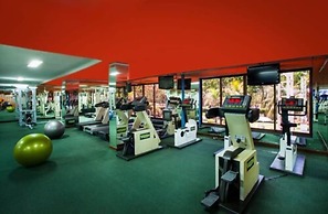 Surabaya Suites Hotel Powered by Archipelago