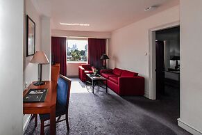 Surabaya Suites Hotel Powered by Archipelago