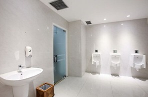 Surabaya Suites Hotel Powered by Archipelago