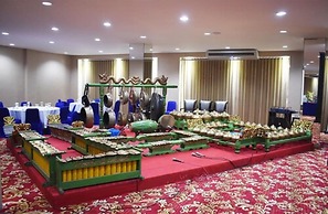 Surabaya Suites Hotel Powered by Archipelago