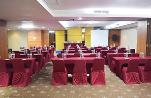 Surabaya Suites Hotel Powered by Archipelago