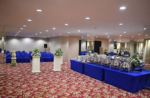 Surabaya Suites Hotel Powered by Archipelago