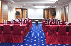 Surabaya Suites Hotel Powered by Archipelago