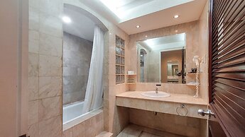 Surabaya Suites Hotel Powered by Archipelago