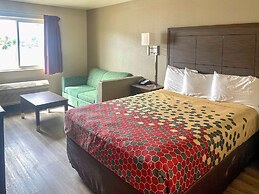 Econo Lodge Inn & Suites