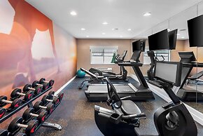 Clarion Pointe Mattoon near University