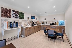 Clarion Pointe Mattoon near University