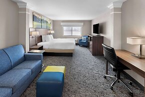 Clarion Pointe Mattoon near University