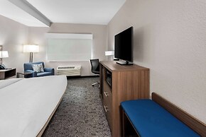 Clarion Pointe Mattoon near University