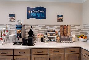 Clarion Pointe Mattoon near University