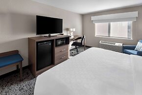 Clarion Pointe Mattoon near University