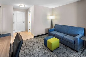 Clarion Pointe Mattoon near University