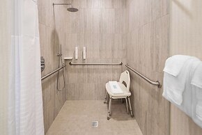 Clarion Pointe Mattoon near University