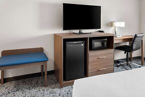 Clarion Pointe Mattoon near University