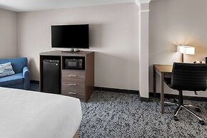 Clarion Pointe Mattoon near University