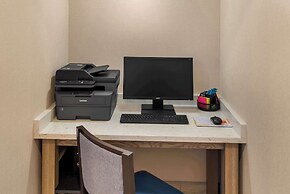 Clarion Pointe Mattoon near University