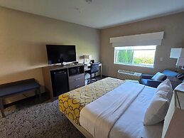 Clarion Pointe Mattoon near University