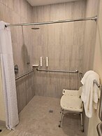 Clarion Pointe Mattoon near University