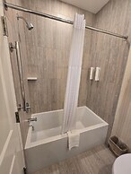 Clarion Pointe Mattoon near University