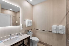 Clarion Pointe Mattoon near University