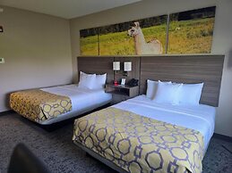 Clarion Pointe Mattoon near University