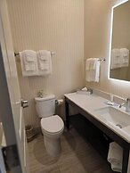 Clarion Pointe Mattoon near University