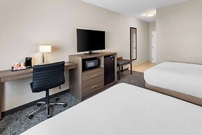 Clarion Pointe Mattoon near University