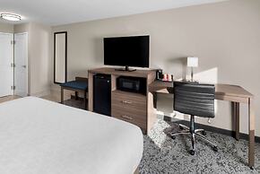 Clarion Pointe Mattoon near University