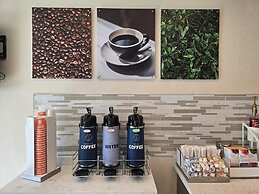 Clarion Pointe Mattoon near University