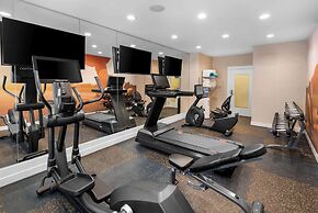 Clarion Pointe Mattoon near University