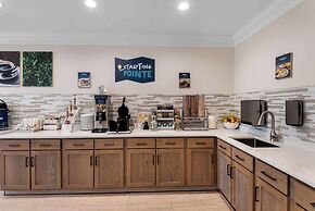 Clarion Pointe Mattoon near University