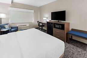 Clarion Pointe Mattoon near University