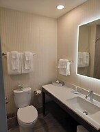 Clarion Pointe Mattoon near University