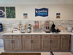 Clarion Pointe Mattoon near University