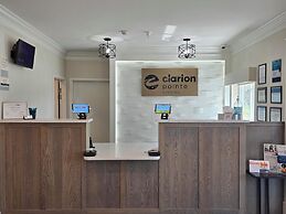 Clarion Pointe Mattoon near University