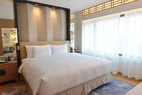 The Garden Hotel Guangzhou - Discover 26 cultural treasures with hotel