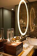 The Garden Hotel Guangzhou - Discover 26 cultural treasures with hotel