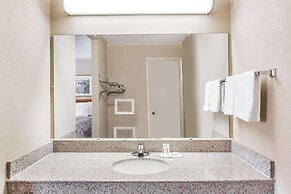 Travelodge by Wyndham Ridgeway Martinsville Area