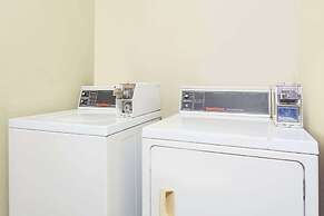 Travelodge by Wyndham Ridgeway Martinsville Area