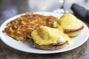 Holiday Inn Detroit Lakes by IHG