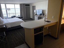 Holiday Inn Detroit Lakes by IHG
