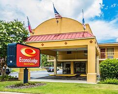 Econo Lodge Inn & Suites at Fort Moore