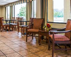 Econo Lodge Inn & Suites at Fort Moore