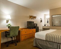 Econo Lodge Inn & Suites at Fort Moore